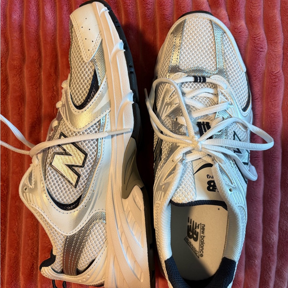 New Balance 530 Navy and White Size 9